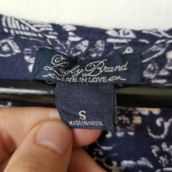 Lucky Brand Women's Sleeveless Embroidered blouse - Picture 4 of 7